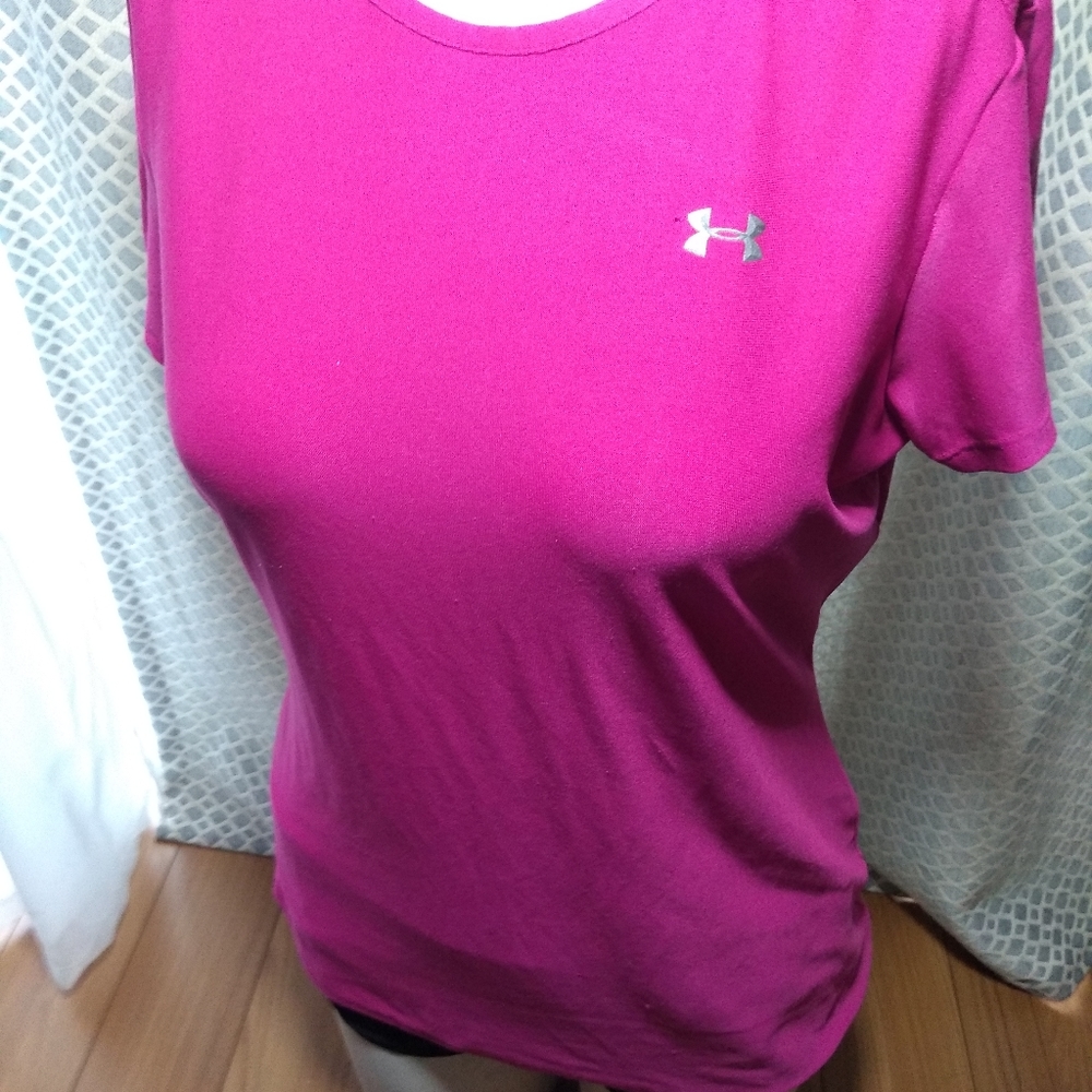 Under Armour heat gear  Tshirt women Size S/M Pink